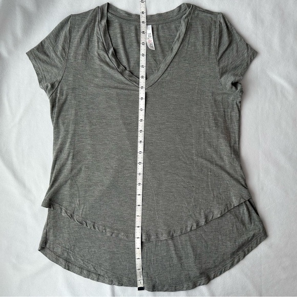 Latched Mama V-Neck Boyfriend Nursing Tee - Grey - Size XS - Picture 4 of 5